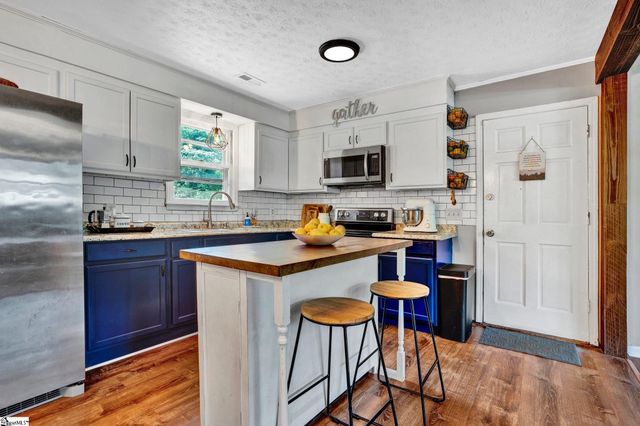 211 Uneeda Drive, Greenville, SC 29605