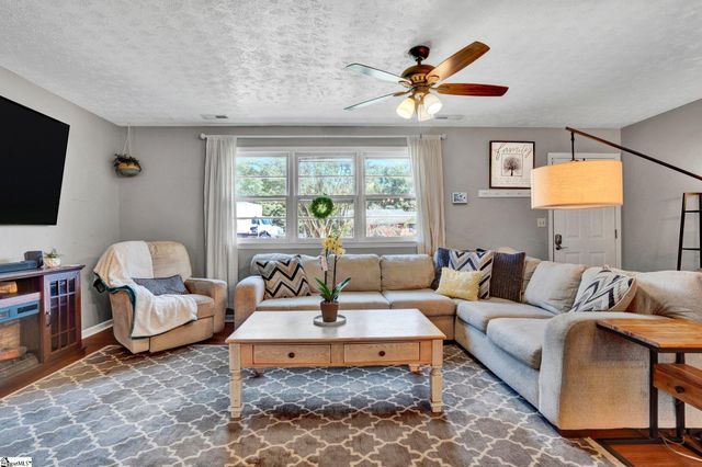 211 Uneeda Drive, Greenville, SC 29605