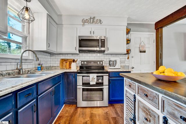 211 Uneeda Drive, Greenville, SC 29605