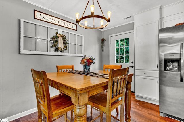 211 Uneeda Drive, Greenville, SC 29605