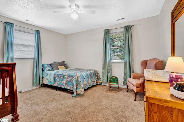 211 Uneeda Drive, Greenville, SC 29605