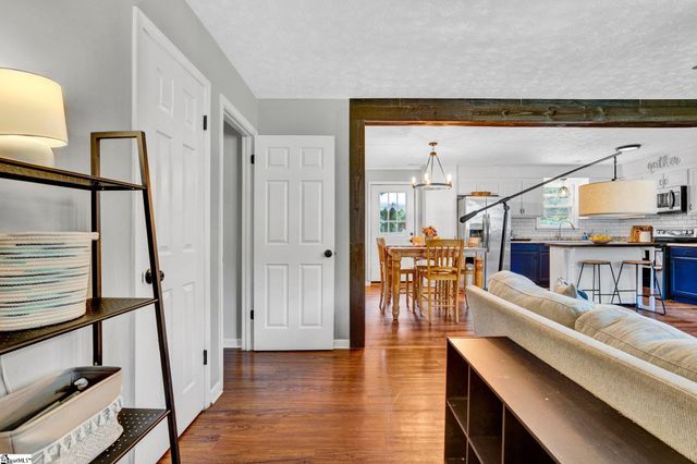 211 Uneeda Drive, Greenville, SC 29605