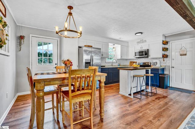 211 Uneeda Drive, Greenville, SC 29605