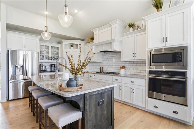 3106 SE 3rd Terrace, Lee's Summit, MO 64063