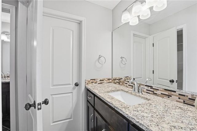 3106 SE 3rd Terrace, Lee's Summit, MO 64063
