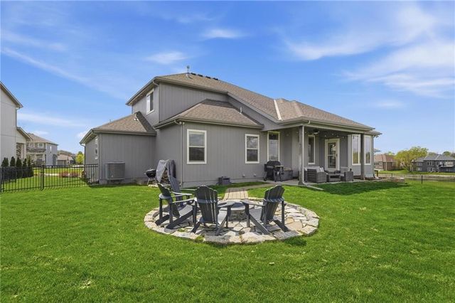 3106 SE 3rd Terrace, Lee's Summit, MO 64063