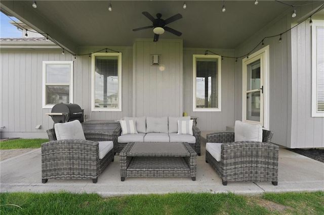 3106 SE 3rd Terrace, Lee's Summit, MO 64063