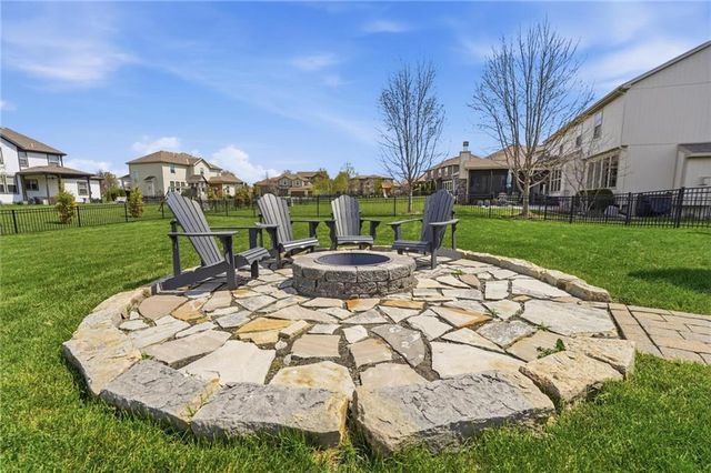 3106 SE 3rd Terrace, Lee's Summit, MO 64063