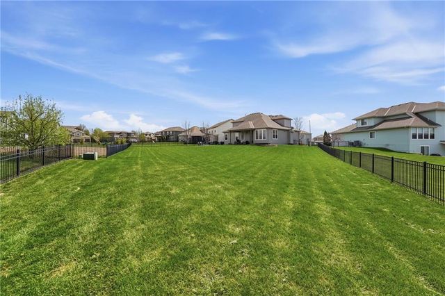 3106 SE 3rd Terrace, Lee's Summit, MO 64063