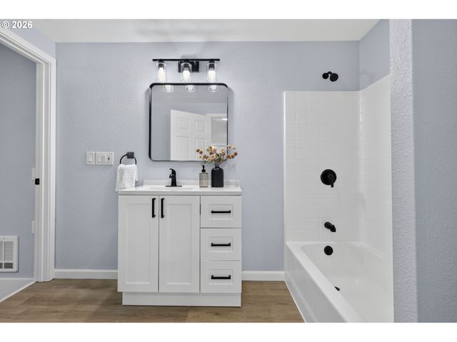 12807 Ne 159TH St, Brush Prairie, WA 98606