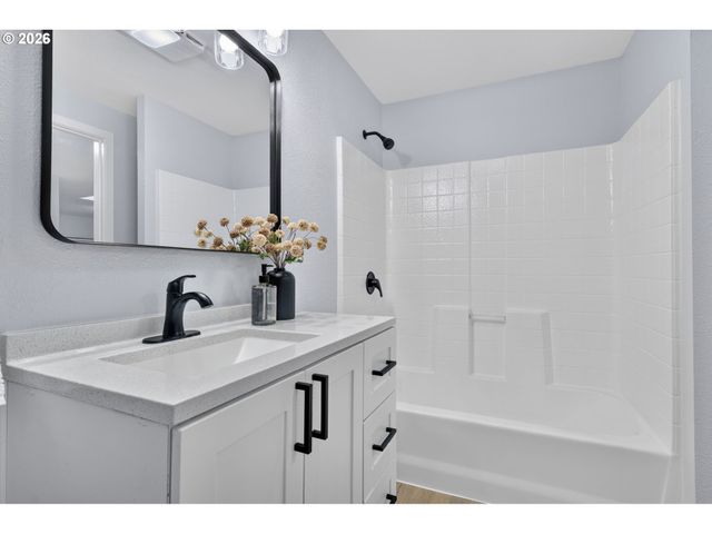12807 Ne 159TH St, Brush Prairie, WA 98606