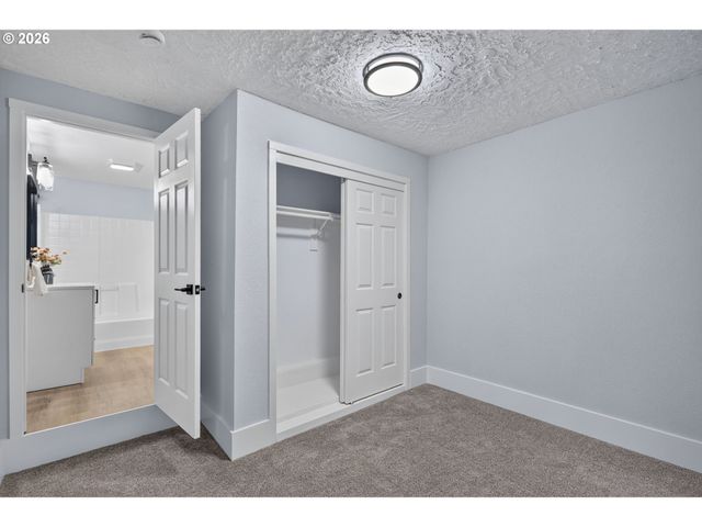 12807 Ne 159TH St, Brush Prairie, WA 98606