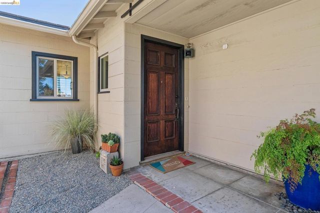 98 Fairlawn Dr, Berkeley, CA 94708