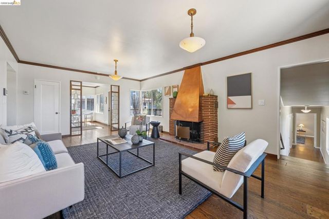 98 Fairlawn Dr, Berkeley, CA 94708