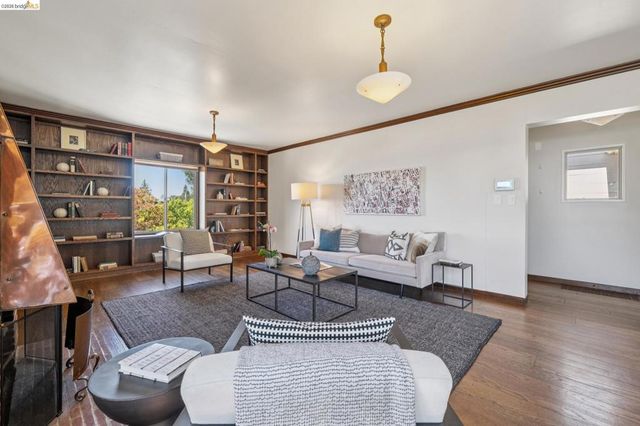 98 Fairlawn Dr, Berkeley, CA 94708