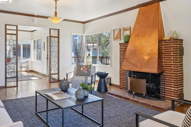 98 Fairlawn Dr, Berkeley, CA 94708