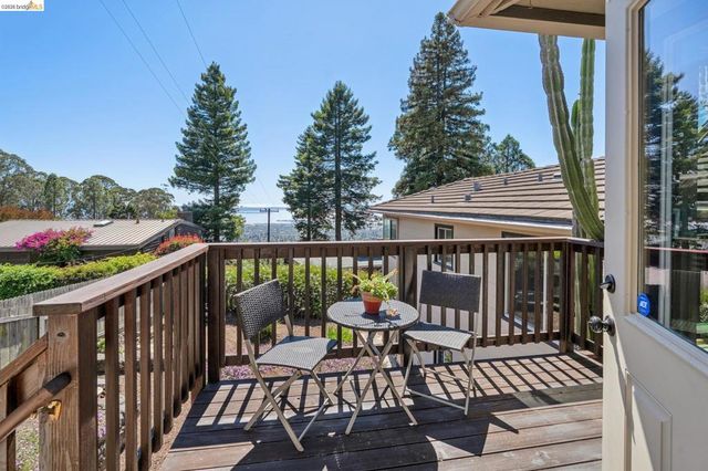 98 Fairlawn Dr, Berkeley, CA 94708
