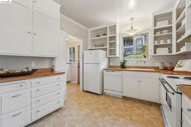 98 Fairlawn Dr, Berkeley, CA 94708