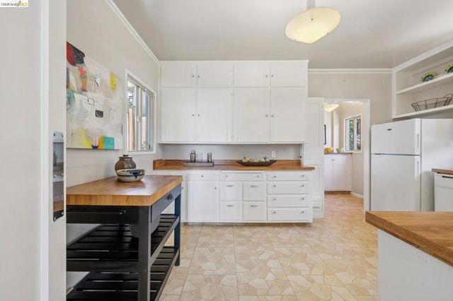 98 Fairlawn Dr, Berkeley, CA 94708