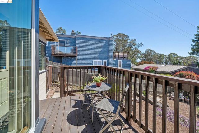 98 Fairlawn Dr, Berkeley, CA 94708