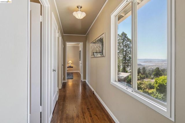 98 Fairlawn Dr, Berkeley, CA 94708