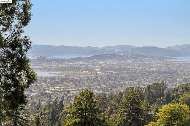 98 Fairlawn Dr, Berkeley, CA 94708