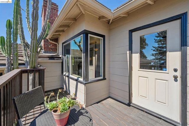 98 Fairlawn Dr, Berkeley, CA 94708
