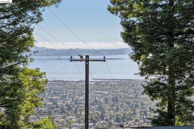 98 Fairlawn Dr, Berkeley, CA 94708