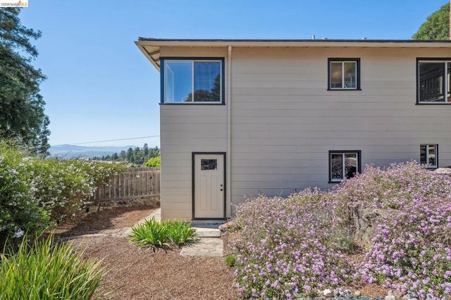 98 Fairlawn Dr, Berkeley, CA 94708