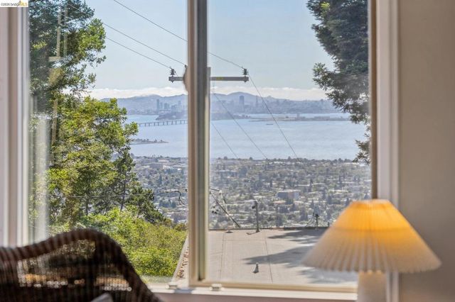 98 Fairlawn Dr, Berkeley, CA 94708