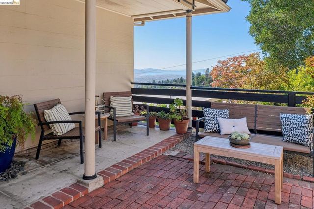 98 Fairlawn Dr, Berkeley, CA 94708