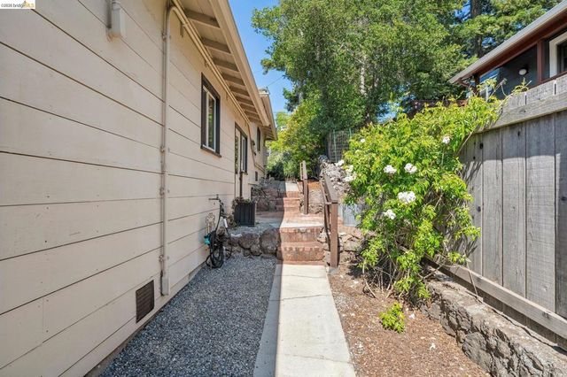 98 Fairlawn Dr, Berkeley, CA 94708