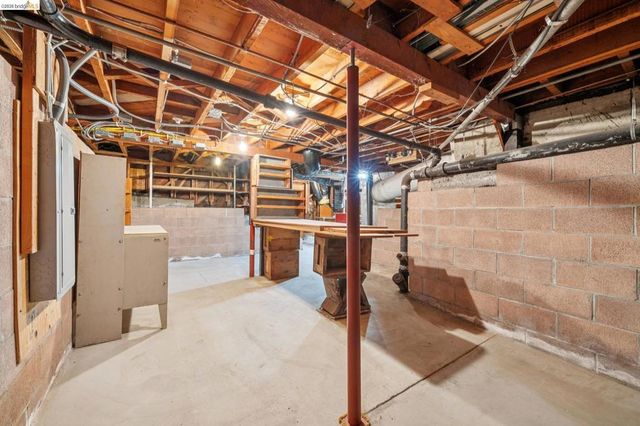 98 Fairlawn Dr, Berkeley, CA 94708
