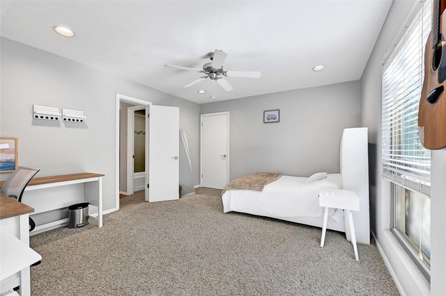 43 Legend Lane, Houston, TX 77024