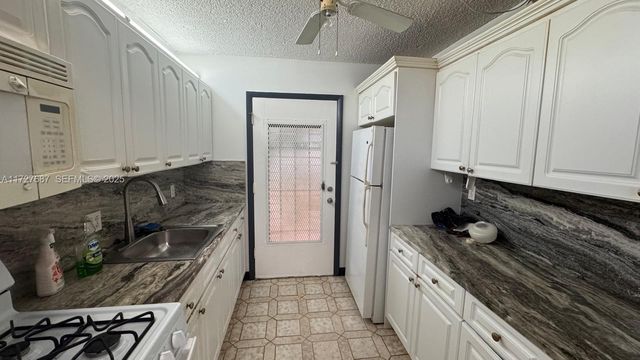 160 NE 203rd Terrace 18, Miami Gardens, FL 33179
