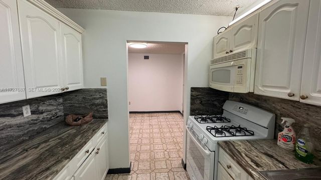 160 NE 203rd Terrace 18, Miami Gardens, FL 33179