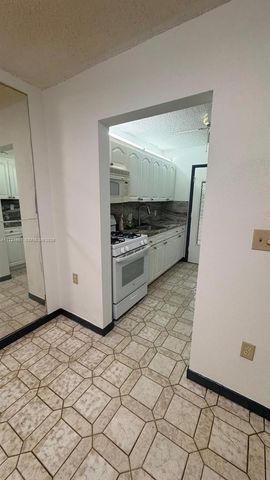 160 NE 203rd Terrace 18, Miami Gardens, FL 33179