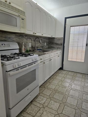 160 NE 203rd Terrace 18, Miami Gardens, FL 33179