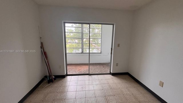 160 NE 203rd Terrace 18, Miami Gardens, FL 33179