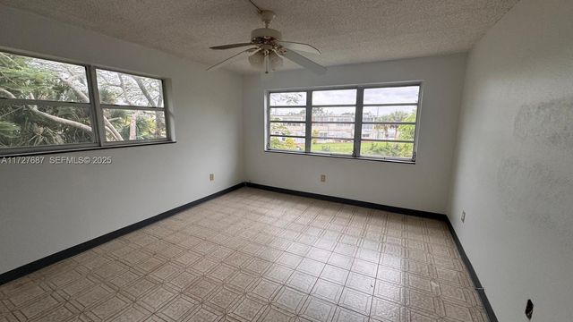 160 NE 203rd Terrace 18, Miami Gardens, FL 33179