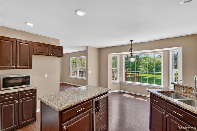 5195 Wyndham Place, Fenton, MI 48430