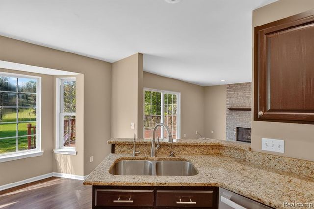 5195 Wyndham Place, Fenton, MI 48430