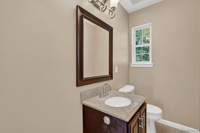 5195 Wyndham Place, Fenton, MI 48430