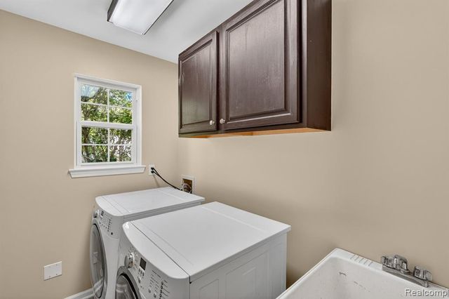 5195 Wyndham Place, Fenton, MI 48430