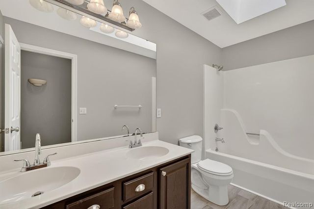5195 Wyndham Place, Fenton, MI 48430
