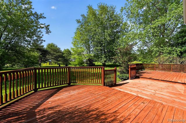 5195 Wyndham Place, Fenton, MI 48430