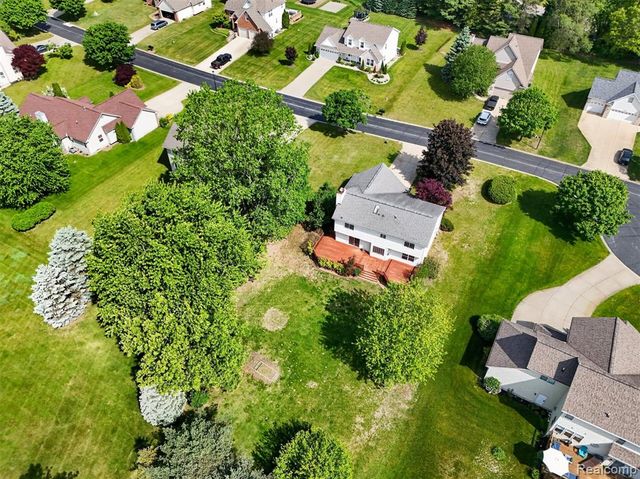 5195 Wyndham Place, Fenton, MI 48430