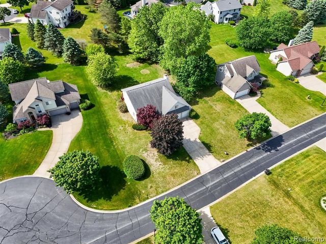 5195 Wyndham Place, Fenton, MI 48430