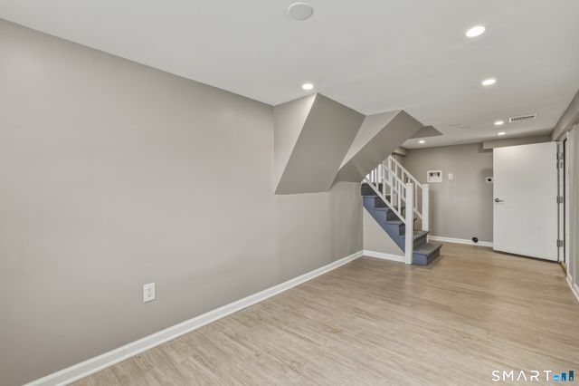 6 Glenford Drive, Waterbury, CT 06708