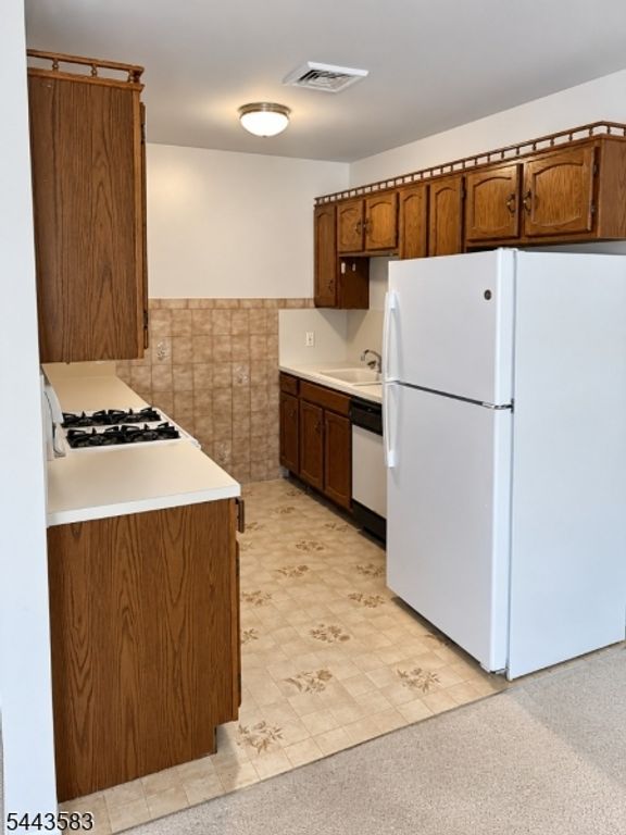 846 Riverside Ave 107, Lyndhurst Twp., NJ 07071 — photo 3